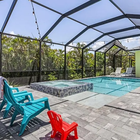 Yacht Club Area, Heated Saltwater Pool & Spa -Villa Nana And Papa'S Beach House, Cape Coral